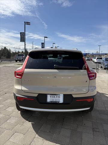 new 2025 Volvo XC40 car