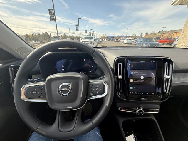 new 2025 Volvo XC40 car