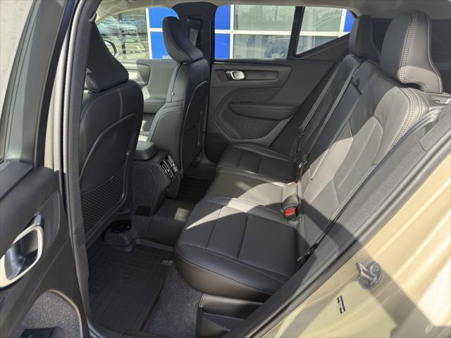 new 2025 Volvo XC40 car