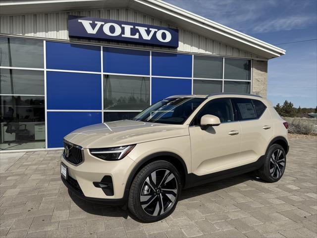 new 2025 Volvo XC40 car