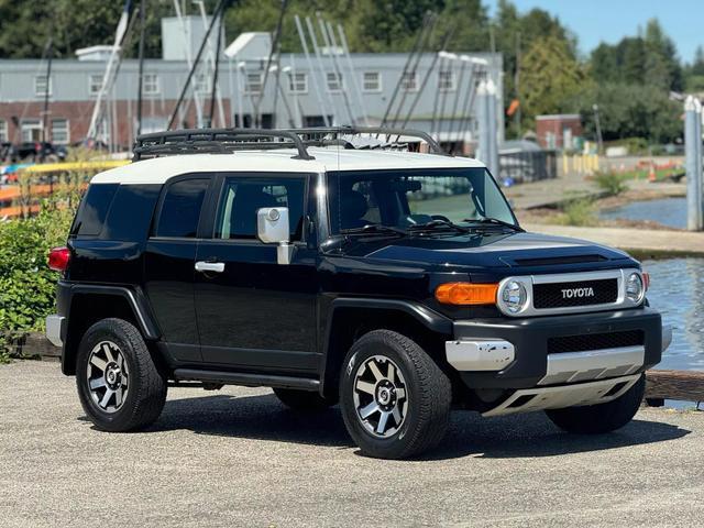 used 2007 Toyota FJ Cruiser car, priced at $12,999