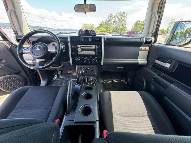 used 2007 Toyota FJ Cruiser car, priced at $12,999