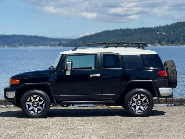 used 2007 Toyota FJ Cruiser car, priced at $12,999