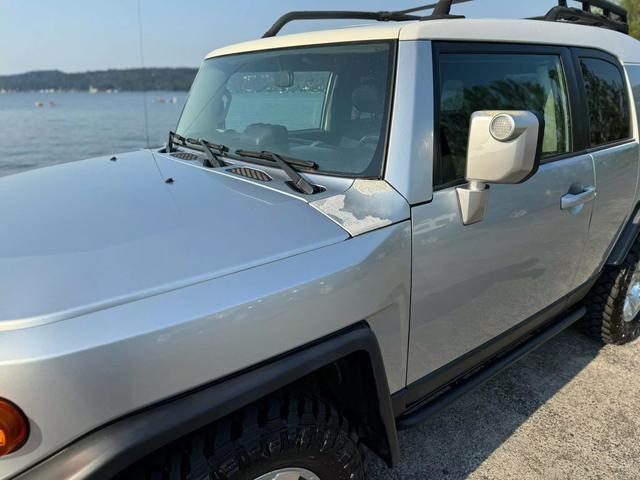 used 2007 Toyota FJ Cruiser car, priced at $12,999