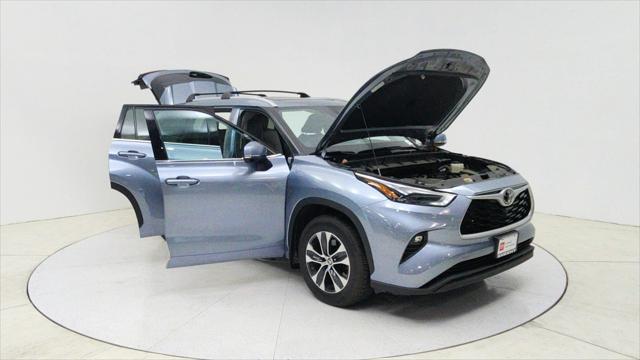 used 2022 Toyota Highlander car, priced at $34,191