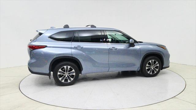 used 2022 Toyota Highlander car, priced at $34,191