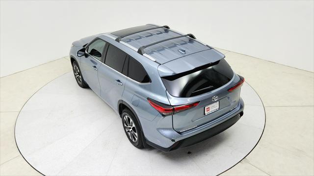 used 2022 Toyota Highlander car, priced at $34,191