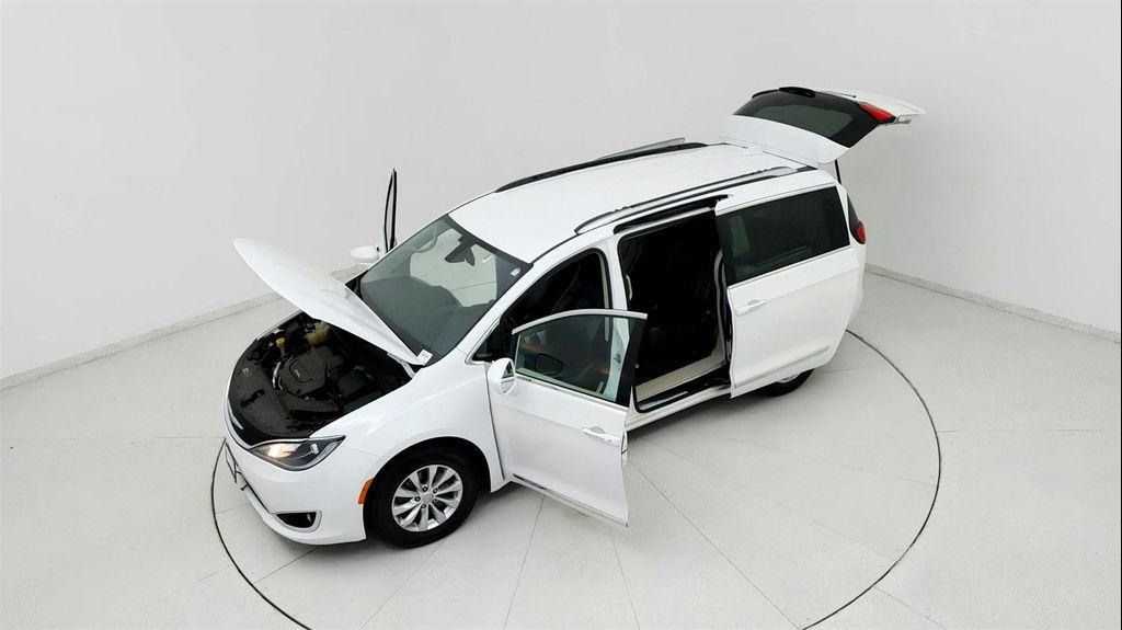 used 2018 Chrysler Pacifica car, priced at $15,091