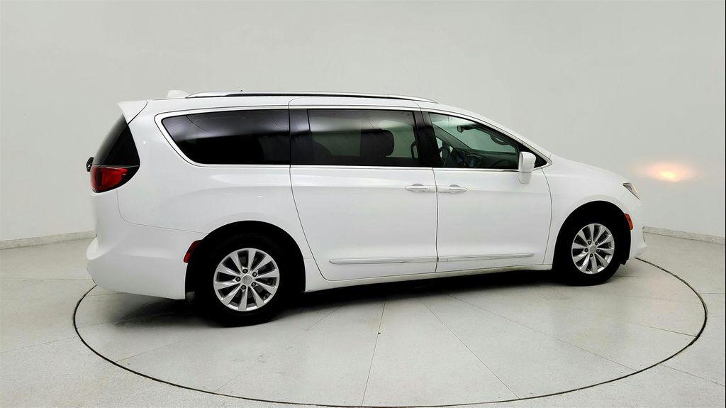 used 2018 Chrysler Pacifica car, priced at $15,091