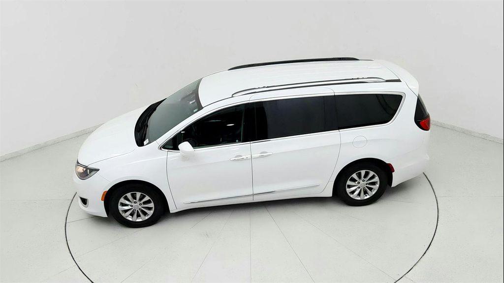 used 2018 Chrysler Pacifica car, priced at $15,091