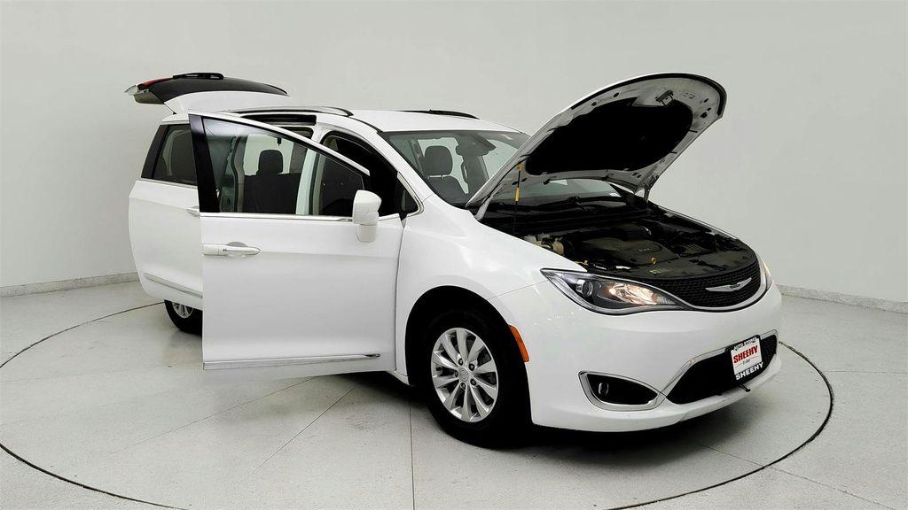 used 2018 Chrysler Pacifica car, priced at $15,091