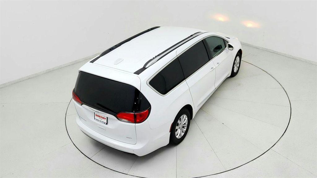 used 2018 Chrysler Pacifica car, priced at $15,091