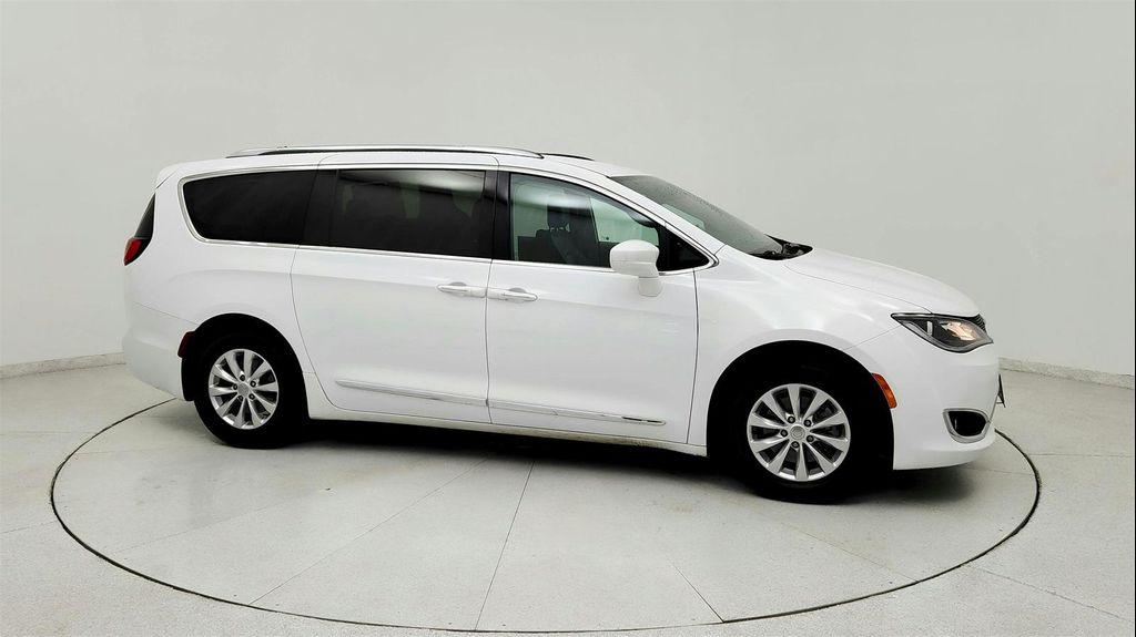 used 2018 Chrysler Pacifica car, priced at $15,091