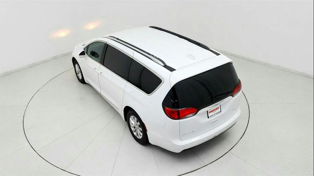 used 2018 Chrysler Pacifica car, priced at $15,091