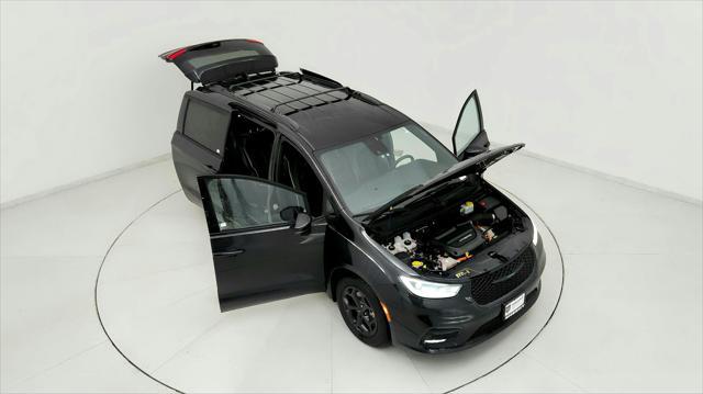 used 2021 Chrysler Pacifica Hybrid car, priced at $23,691