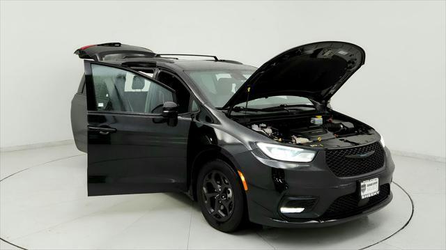 used 2021 Chrysler Pacifica Hybrid car, priced at $23,691
