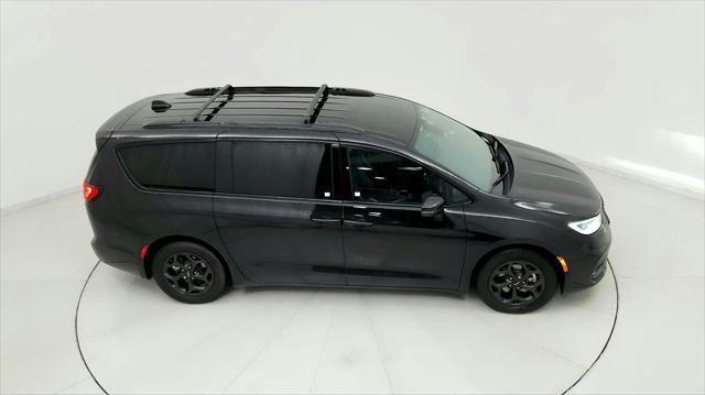 used 2021 Chrysler Pacifica Hybrid car, priced at $23,691