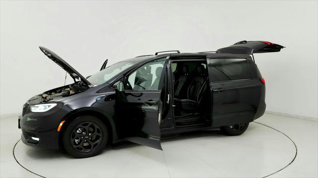used 2021 Chrysler Pacifica Hybrid car, priced at $23,691