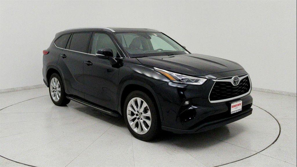 used 2022 Toyota Highlander car, priced at $37,191