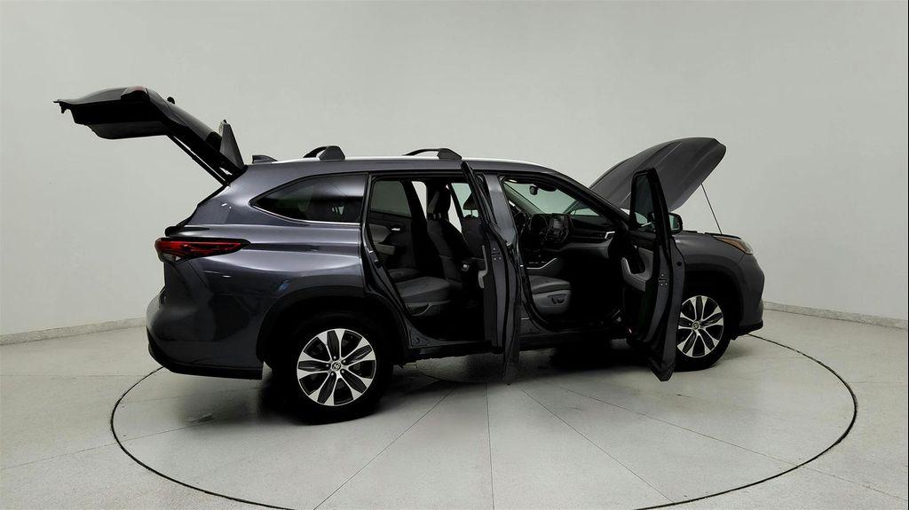 used 2021 Toyota Highlander car, priced at $30,591