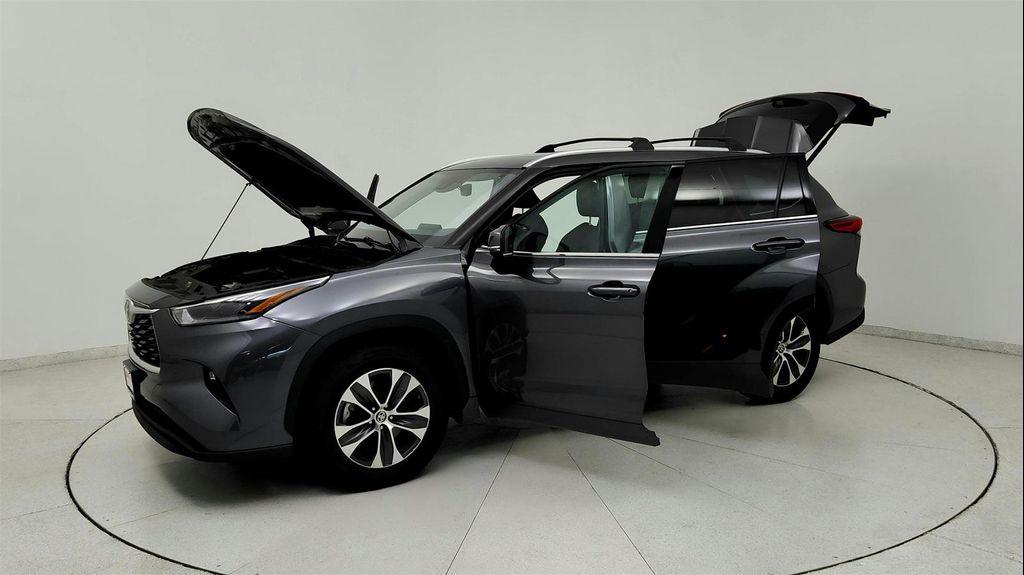 used 2021 Toyota Highlander car, priced at $30,591