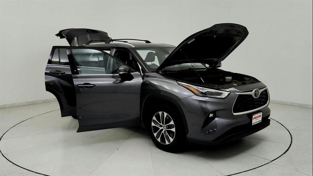 used 2021 Toyota Highlander car, priced at $30,591