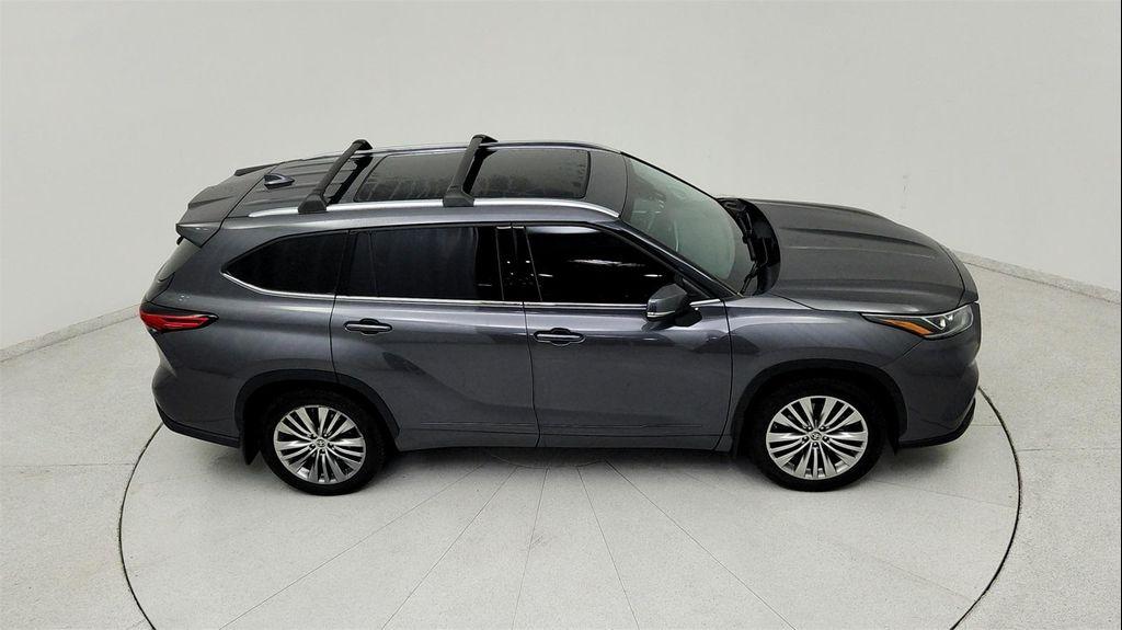 used 2022 Toyota Highlander car, priced at $35,181