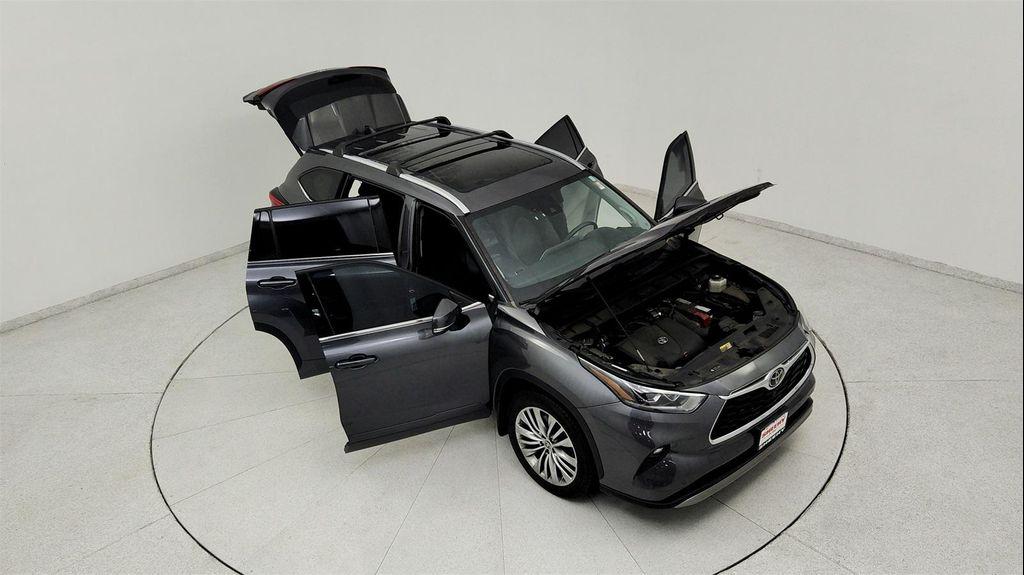 used 2022 Toyota Highlander car, priced at $35,181