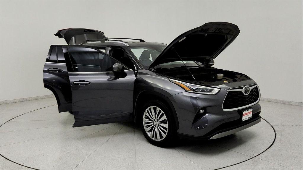 used 2022 Toyota Highlander car, priced at $35,181