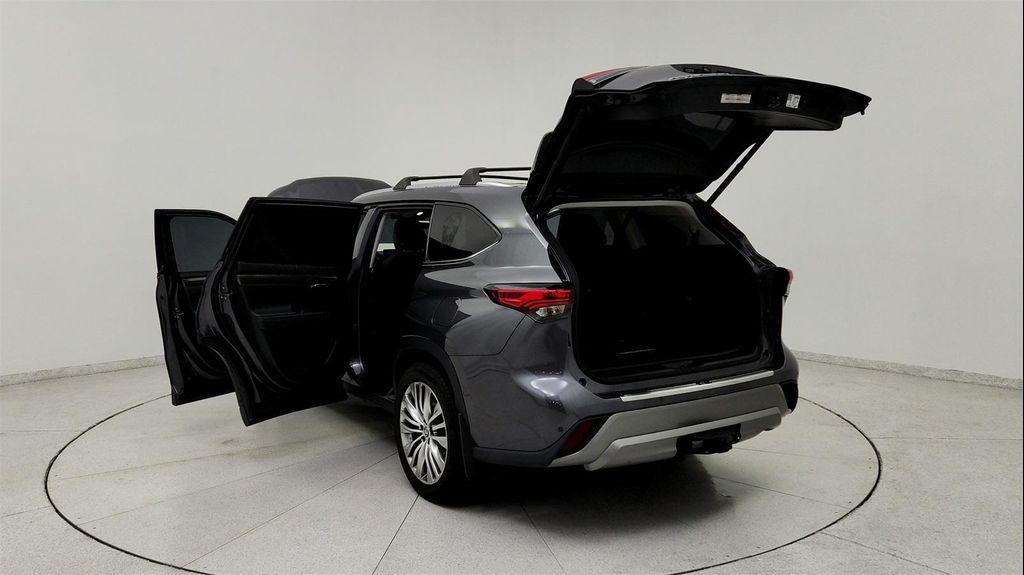 used 2022 Toyota Highlander car, priced at $35,181