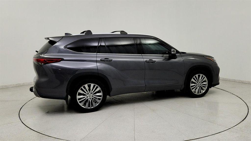 used 2022 Toyota Highlander car, priced at $35,181
