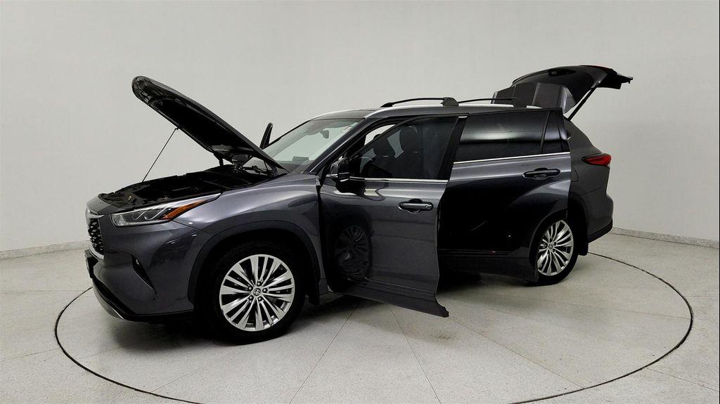 used 2022 Toyota Highlander car, priced at $35,181