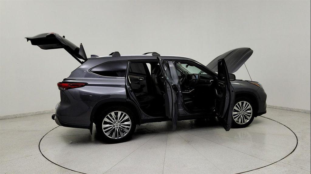 used 2022 Toyota Highlander car, priced at $35,181