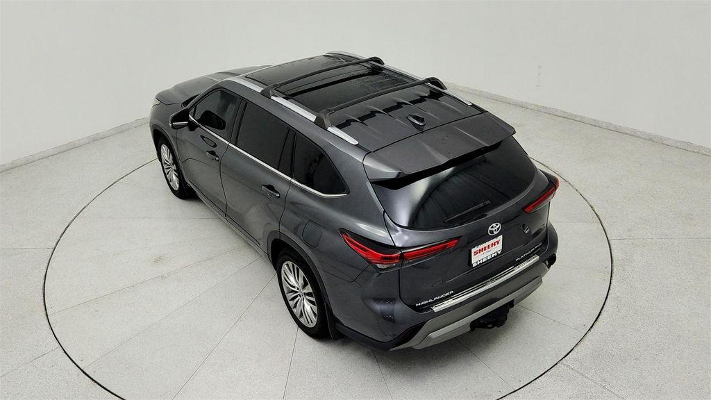 used 2022 Toyota Highlander car, priced at $35,181