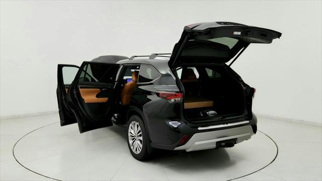 new 2025 Toyota Highlander Hybrid car, priced at $57,072