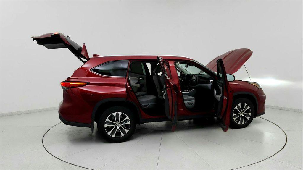 used 2020 Toyota Highlander car, priced at $28,591