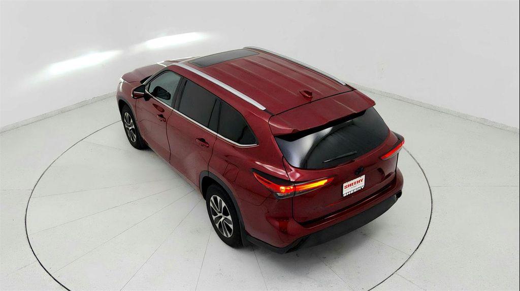used 2020 Toyota Highlander car, priced at $28,591