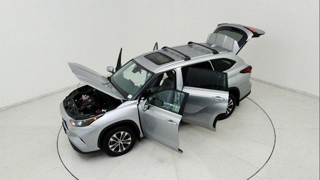 used 2024 Toyota Highlander car, priced at $43,591