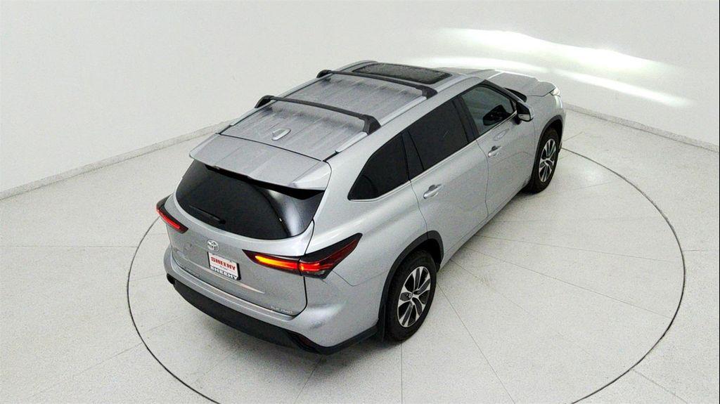 used 2024 Toyota Highlander car, priced at $43,591
