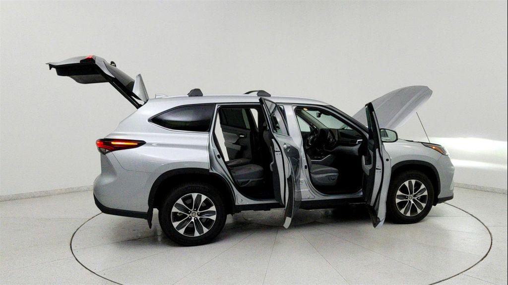used 2024 Toyota Highlander car, priced at $43,591