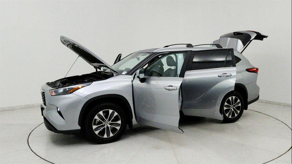 used 2024 Toyota Highlander car, priced at $43,591