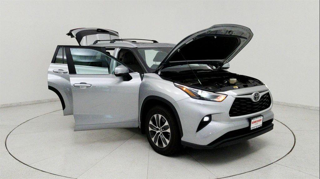 used 2024 Toyota Highlander car, priced at $43,591