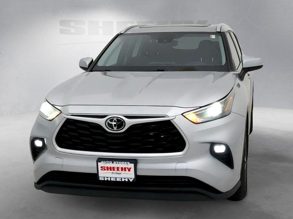 used 2022 Toyota Highlander car, priced at $31,691