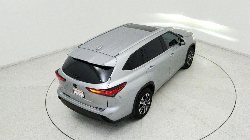 used 2022 Toyota Highlander car, priced at $31,691