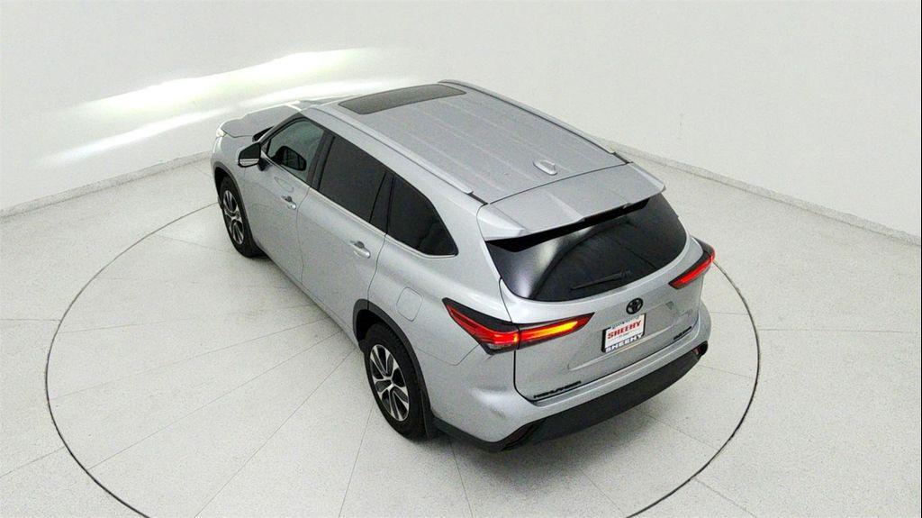 used 2022 Toyota Highlander car, priced at $31,691