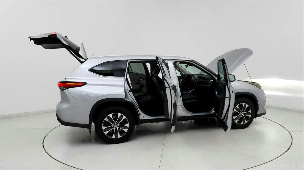 used 2022 Toyota Highlander car, priced at $31,691