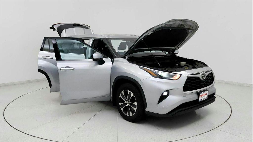 used 2022 Toyota Highlander car, priced at $31,691