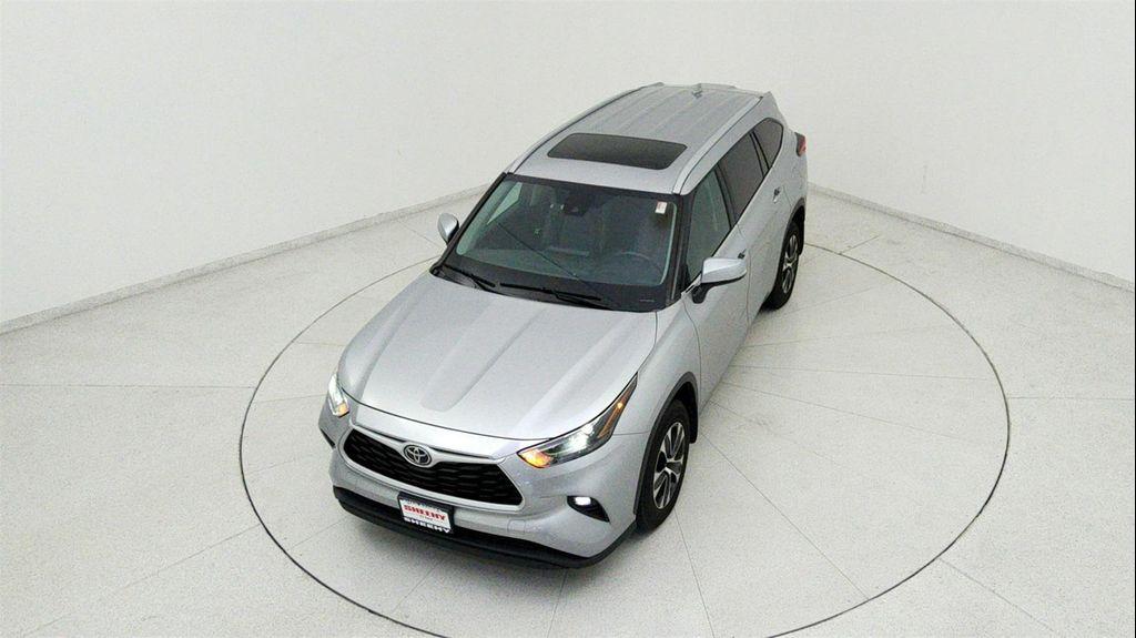 used 2022 Toyota Highlander car, priced at $31,691
