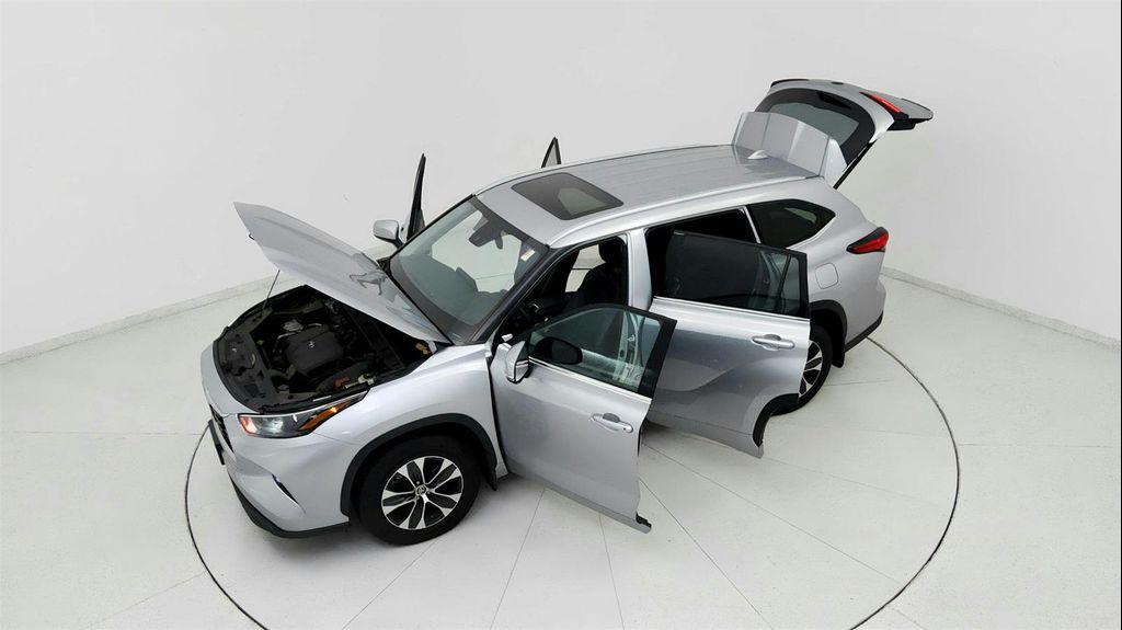 used 2022 Toyota Highlander car, priced at $31,691
