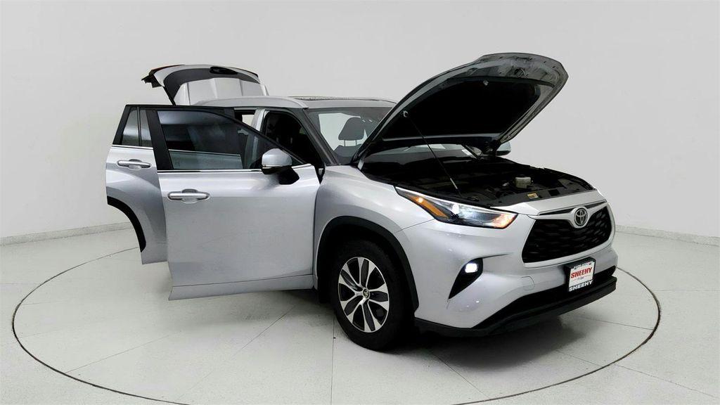 used 2023 Toyota Highlander car, priced at $33,791